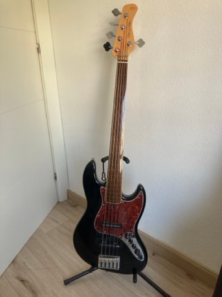 Bajo Marcus Miller V7 Alder 5 Fretless Negro