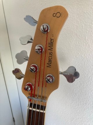 Bajo Marcus Miller V7 Alder 5 Fretless Negro