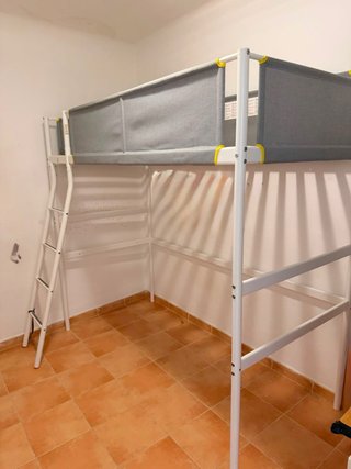 Litera VITVAL IKEA semi nueva