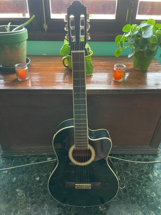 Guitarra Electroacústica Almeria cuerdas de Nylon