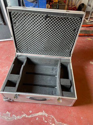 Baúl aluminio con ruedas