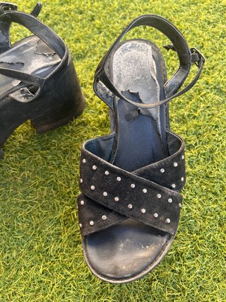 Sandalias plataforma negras con tachuelas
