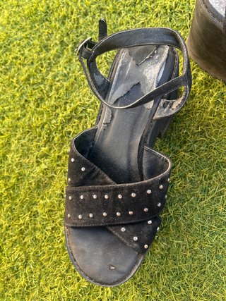 Sandalias plataforma negras con tachuelas
