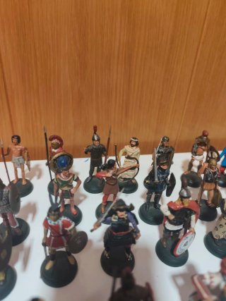 77 Figuras de plomo INFANTERIA y CABALLERIA