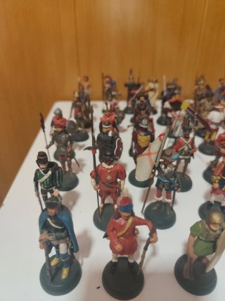 77 Figuras de plomo INFANTERIA y CABALLERIA