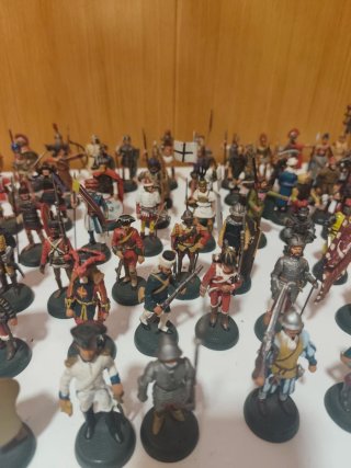 77 Figuras de plomo INFANTERIA y CABALLERIA