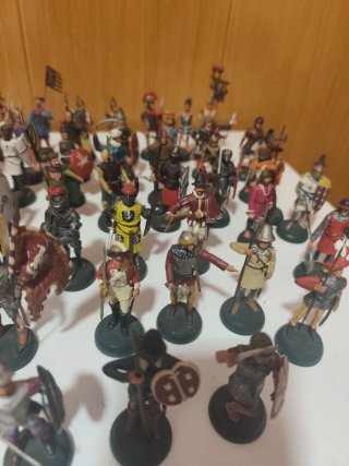 77 Figuras de plomo INFANTERIA y CABALLERIA