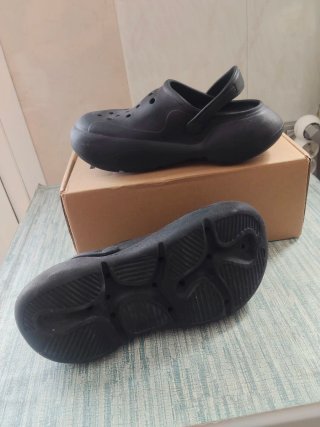 Zuecos negros
