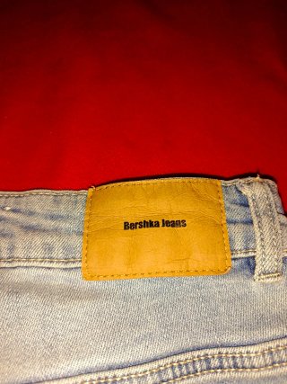 Pantalón vaquero Bershka desgastado