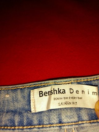 Pantalón vaquero Bershka desgastado