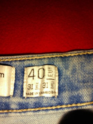 Pantalón vaquero Bershka desgastado