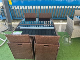 MESA TERRAZA CON SILLA Y PUFS