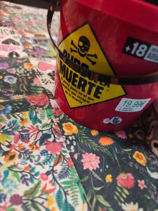 Esqueleto Calavera Diabilt y cubo de la muerte