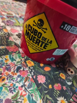 Esqueleto Calavera Diabilt y cubo de la muerte