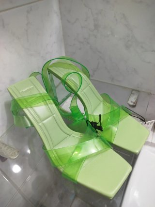 Sandalias Bershka verdes talla 37