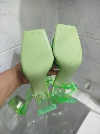 Sandalias Bershka verdes talla 37
