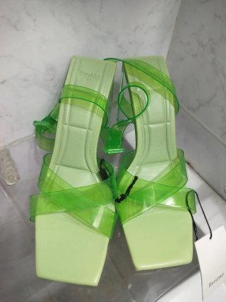 Sandalias Bershka verdes talla 37