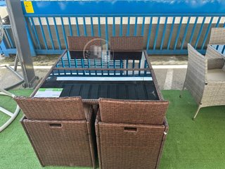 MESA TERRAZA CON SILLA Y PUFS
