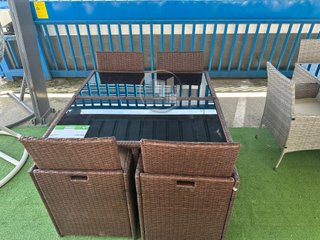 MESA TERRAZA CON SILLA Y PUFS