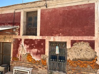 Vendo casa a reformar, con buena ubicacion.