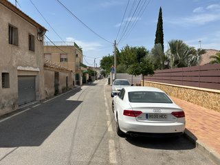 Vendo casa a reformar, con buena ubicacion.