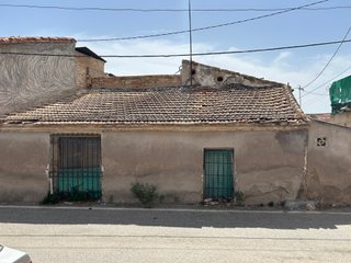 Vendo casa a reformar, con buena ubicacion.