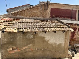 Vendo casa a reformar, con buena ubicacion.