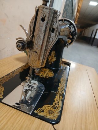 Máquina de coser Singer antigua