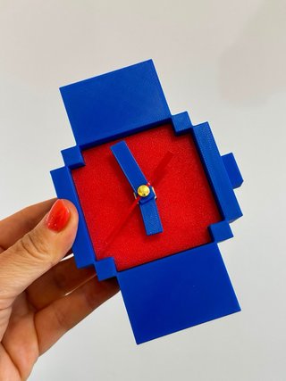 Reloj Pixel Art 8-Bit Azul y Rojo
