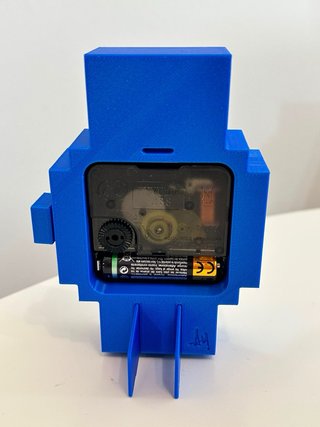 Reloj Pixel Art 8-Bit Azul y Rojo