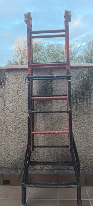 Escalera metálica extensible multifunción 2 en 1