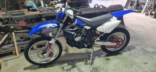 Moto Enduro Gas Gas Azul y Blanca