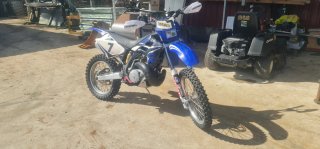 Moto Enduro Gas Gas Azul y Blanca