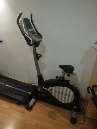 Bicicleta estática negra