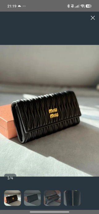 Billetera Miu Miu Negra