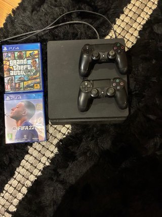 PS4 (PlayStation 4) con 2 controller e giochi