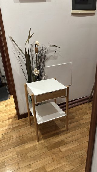 Mesita de noche Montessori