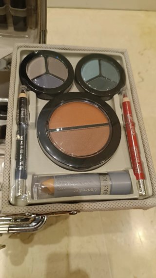 Maletín de maquillaje con 34 productos, a estrenar