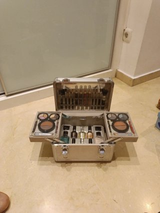 Maletín de maquillaje con 34 productos, a estrenar
