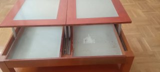Mesa de centro elevable de madera y cristal