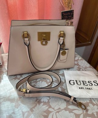 Bolso de mano Guess beige y dorado