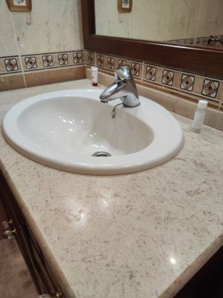 Mueble de baño rústico madera y cristal