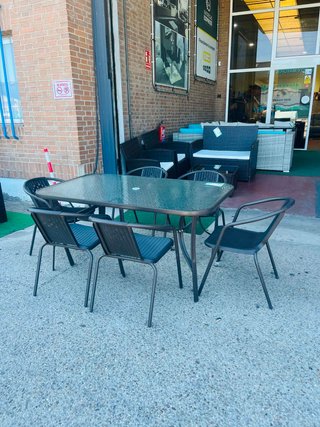 Mesa con 6 sillas de exterior