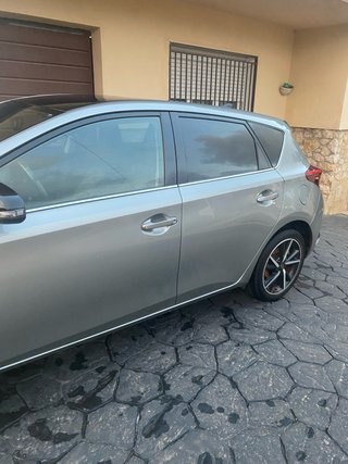 Toyota Auris 1.8  140 H Hibrid .