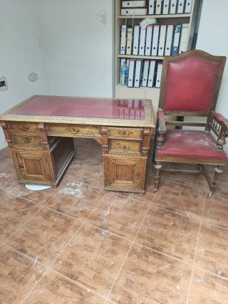 Mesa de despacho antigua madera y cuero