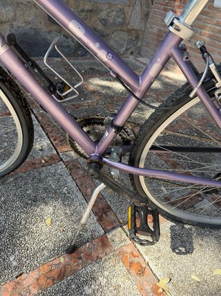 Bicicleta de mujer morada