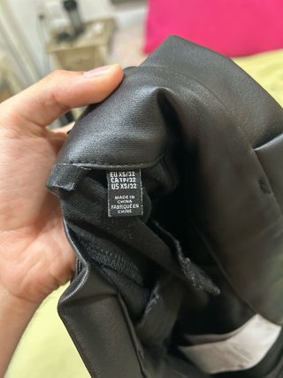 Pantalón Negro Efecto Piel VERO MODA