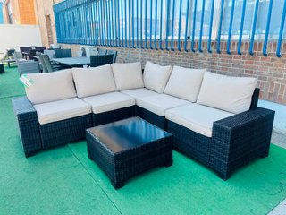 Sofá modular exterior beige y negro