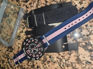 Reloj Víctor Giovanni Negro y Rosa