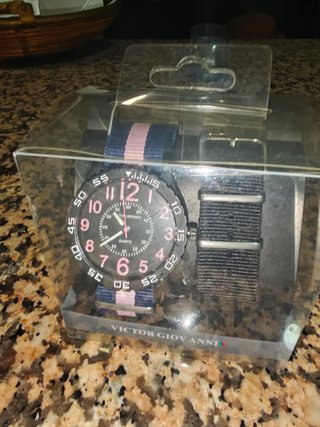 Reloj Víctor Giovanni Negro y Rosa